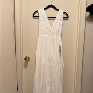 Chic White Sleeveless Maxi Dress